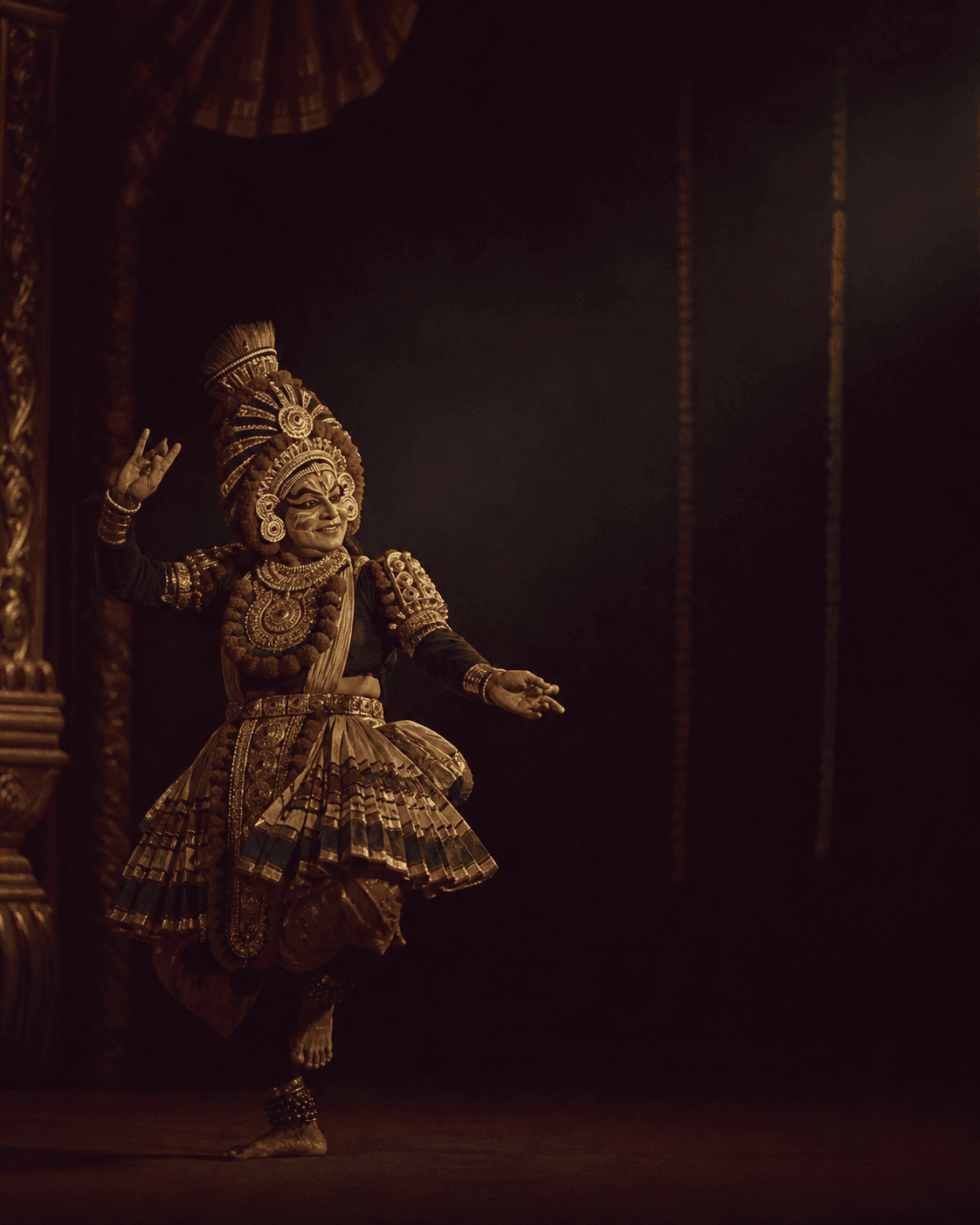 Tenkutittu-style Yakshagana performer on a lit stage